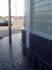 Combination of smooth pavement and Nika tiles